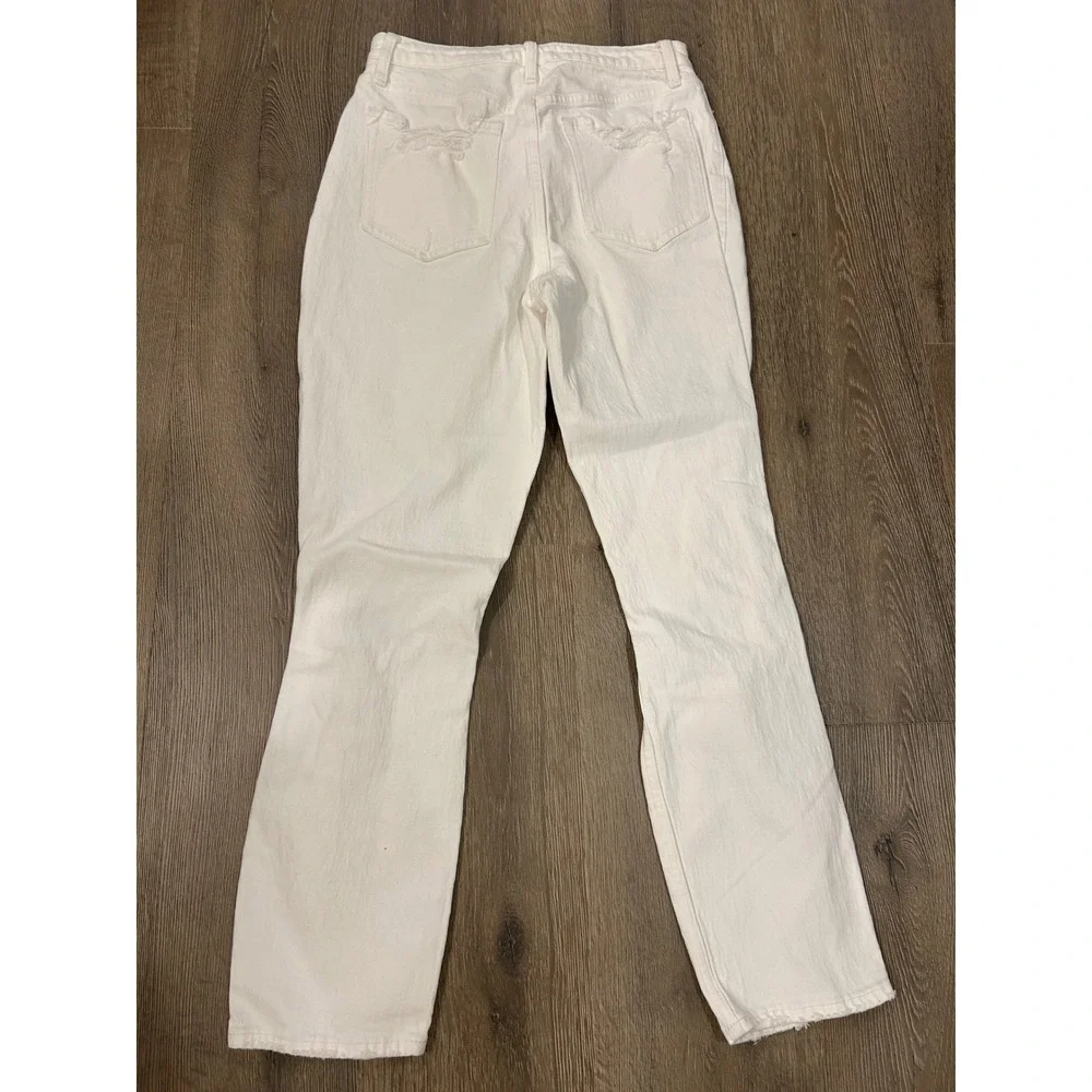 Abercrombie & Fitch Curve Love High Rise Mom Jeans White Distressed 27 4L Long‎